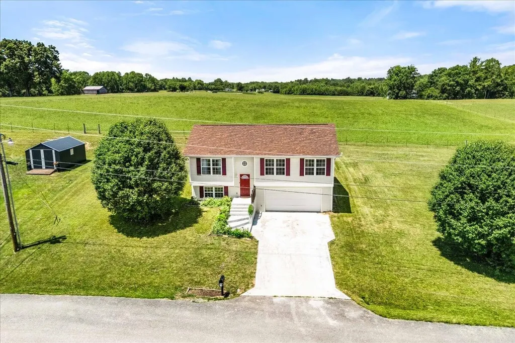 115 Cam Court Drive Lily KY 40740