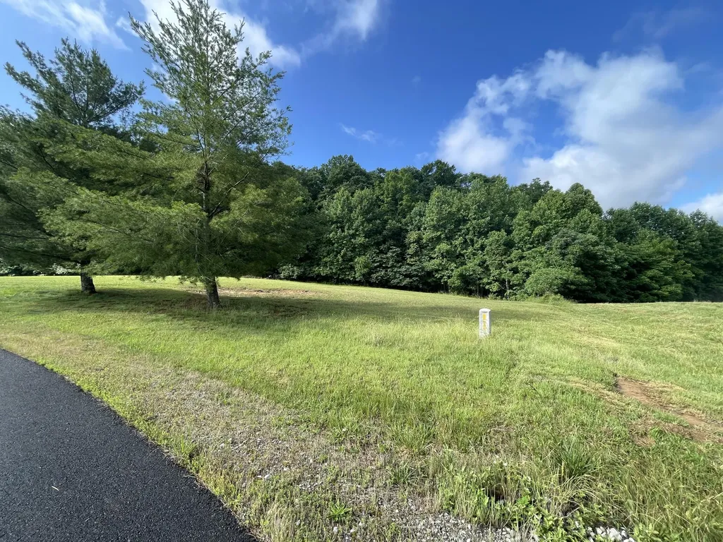 52 52 Zion Loop Russell Springs KY 42642