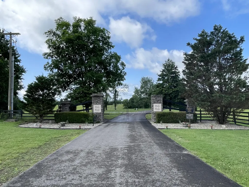 52 52 Zion Loop Russell Springs KY 42642