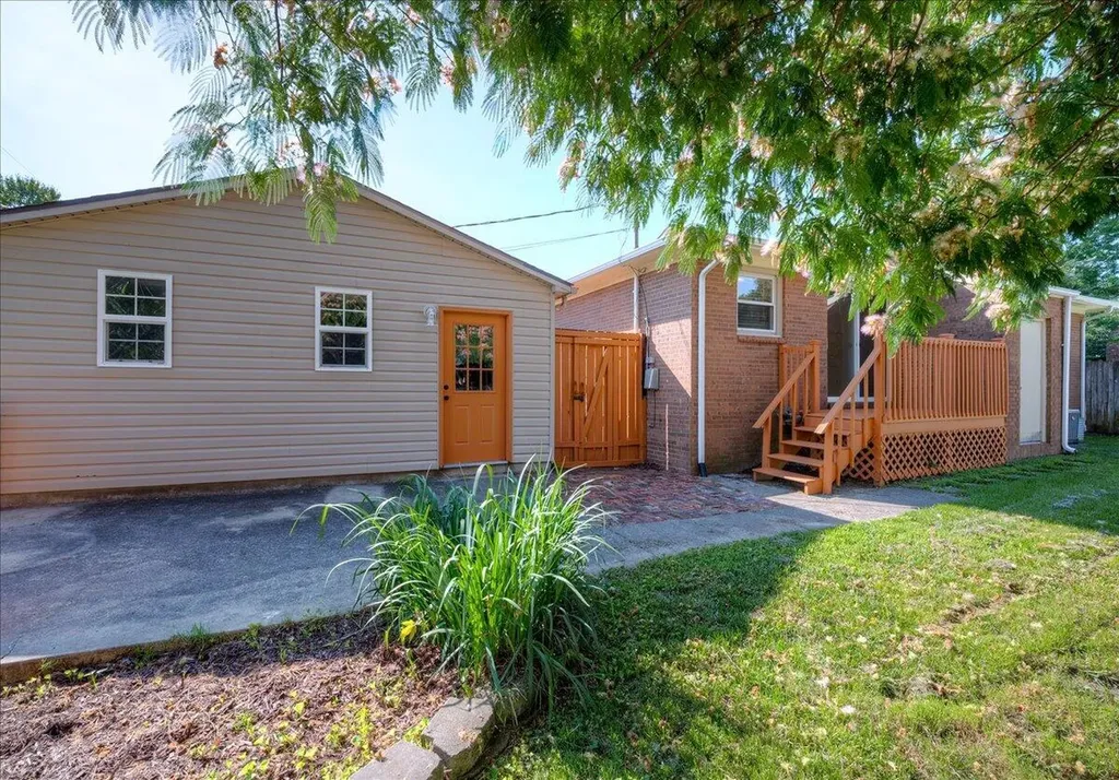 3869 Lee Adams Lane Lexington KY 40514
