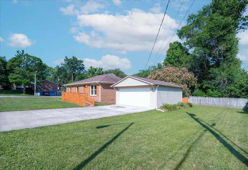 3869 Lee Adams Lane Lexington KY 40514
