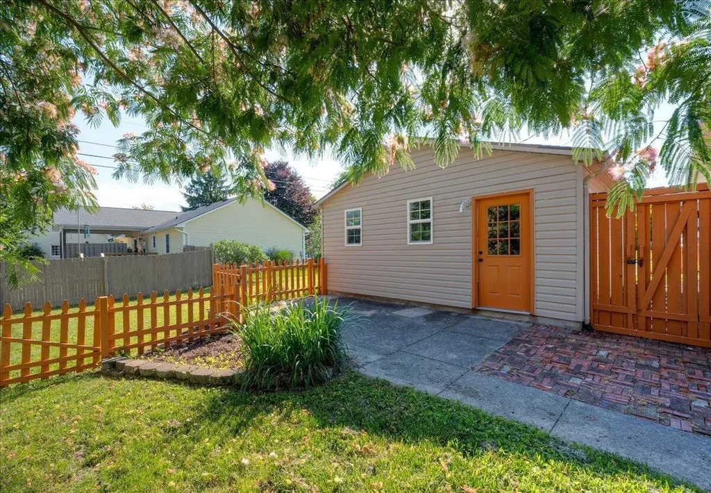 3869 Lee Adams Lane Lexington KY 40514