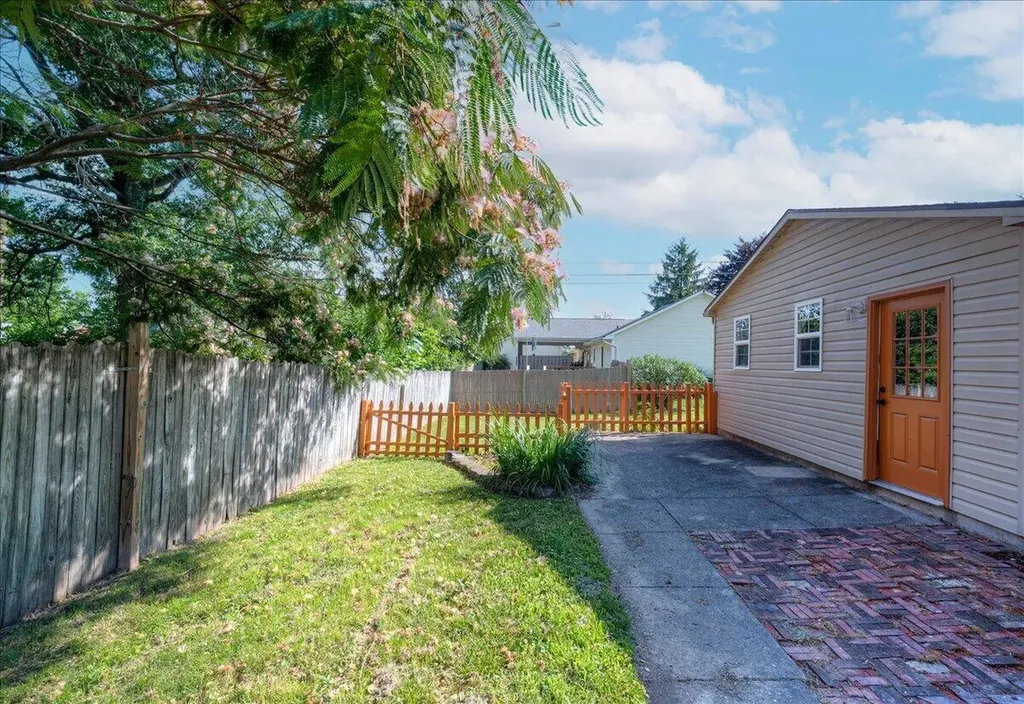 3869 Lee Adams Lane Lexington KY 40514