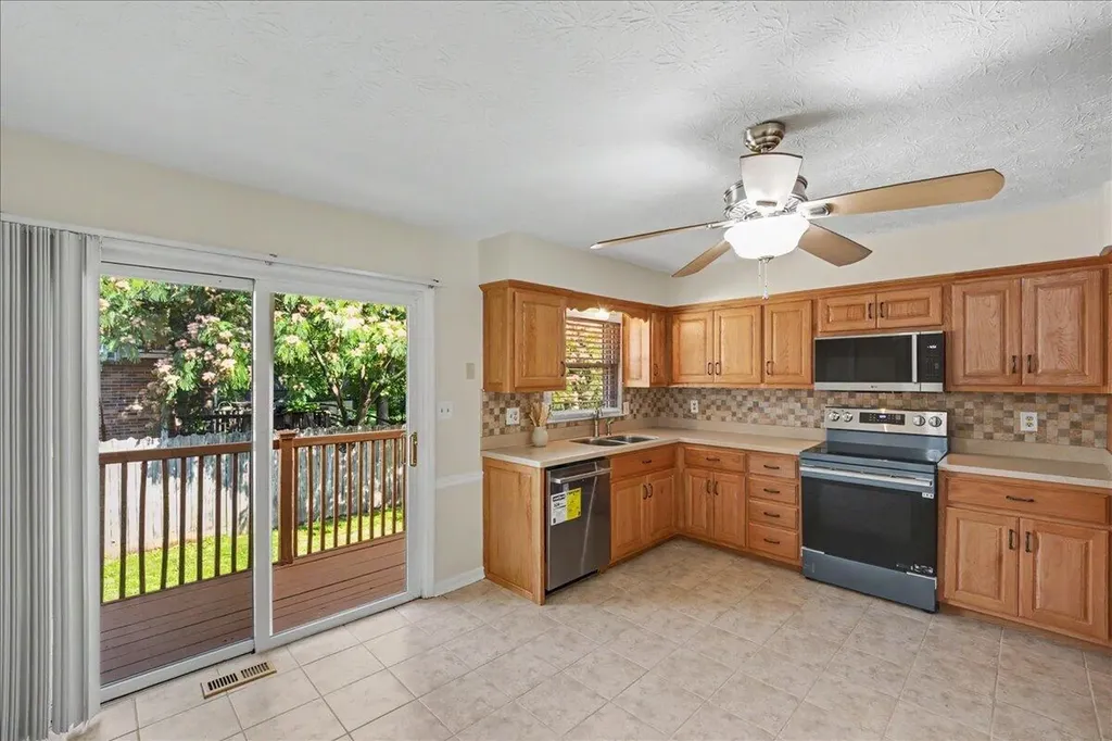 3869 Lee Adams Lane Lexington KY 40514