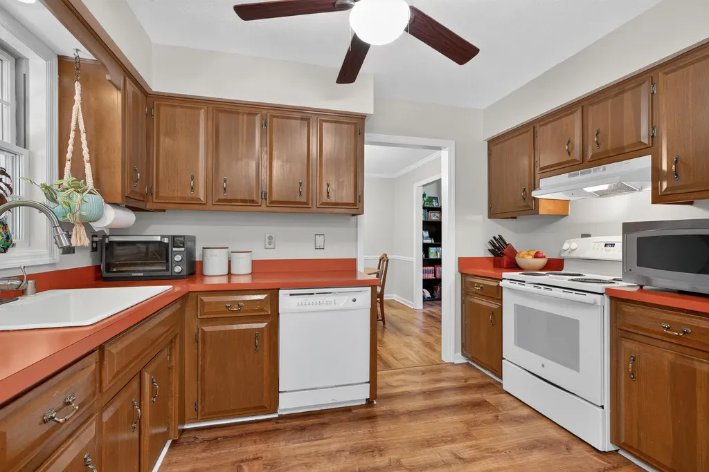 112 1/2 Applegrove Drive Nicholasville KY 40356