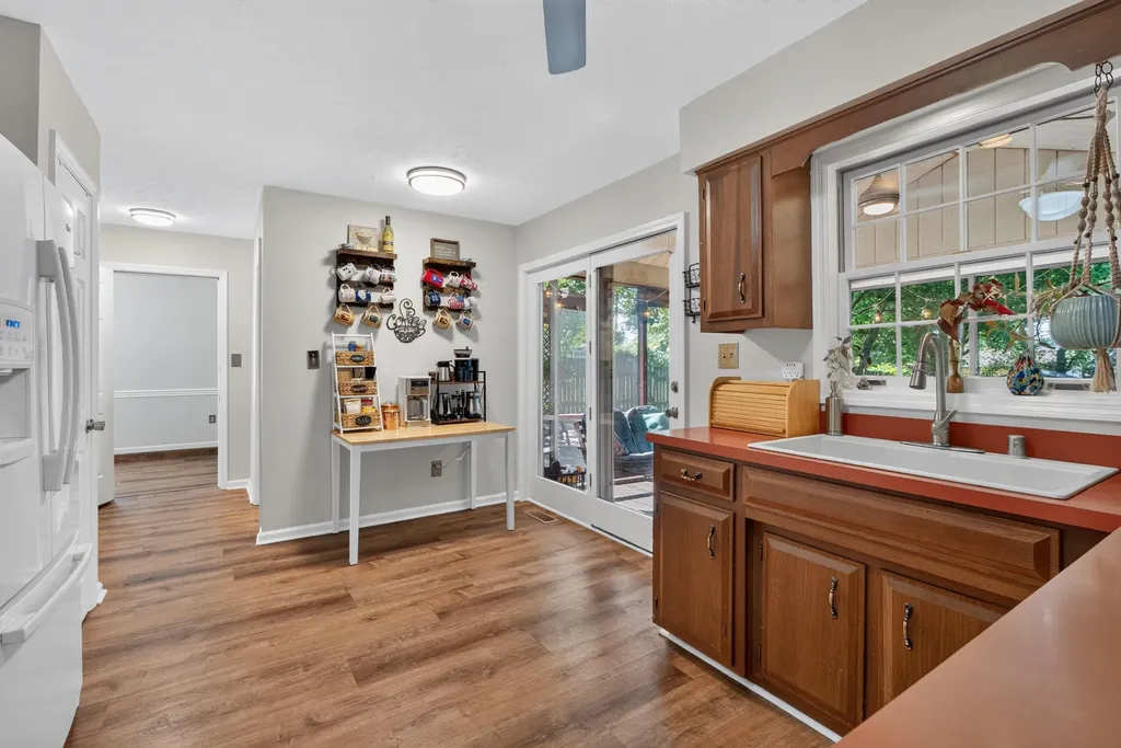 112 1/2 Applegrove Drive Nicholasville KY 40356