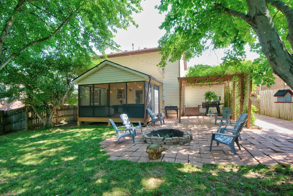 112 1/2 Applegrove Drive Nicholasville KY 40356