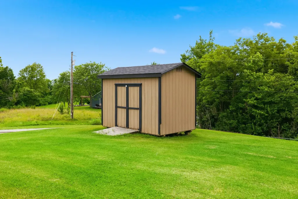 219 Adams Lane Harrodsburg KY 40330