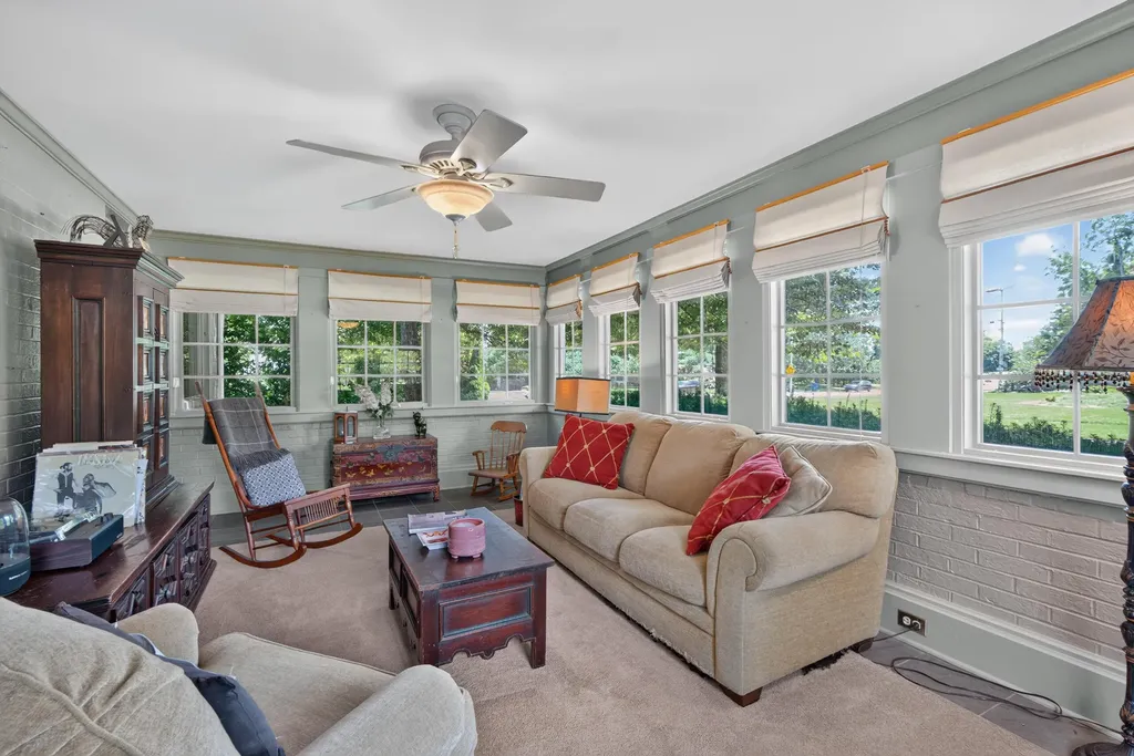 1566 Tates Creek Road Lexington KY 40502