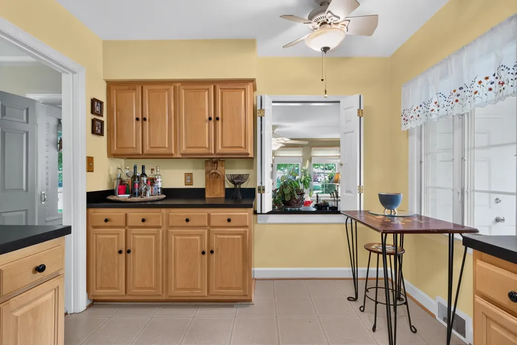 1566 Tates Creek Road Lexington KY 40502