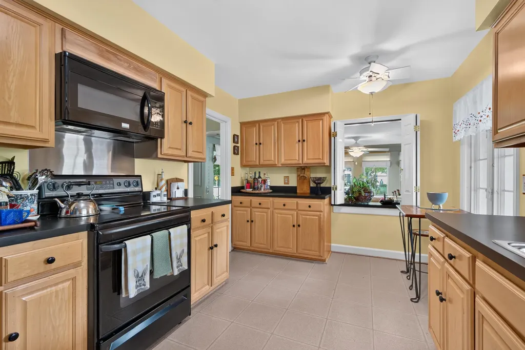1566 Tates Creek Road Lexington KY 40502