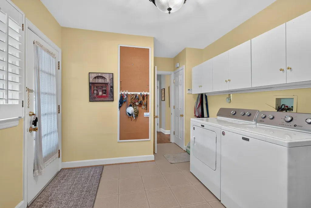 1566 Tates Creek Road Lexington KY 40502