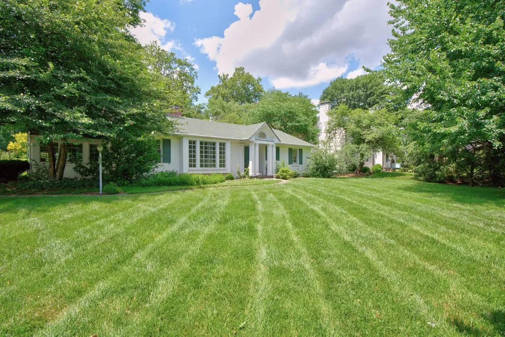 1566 Tates Creek Road Lexington KY 40502
