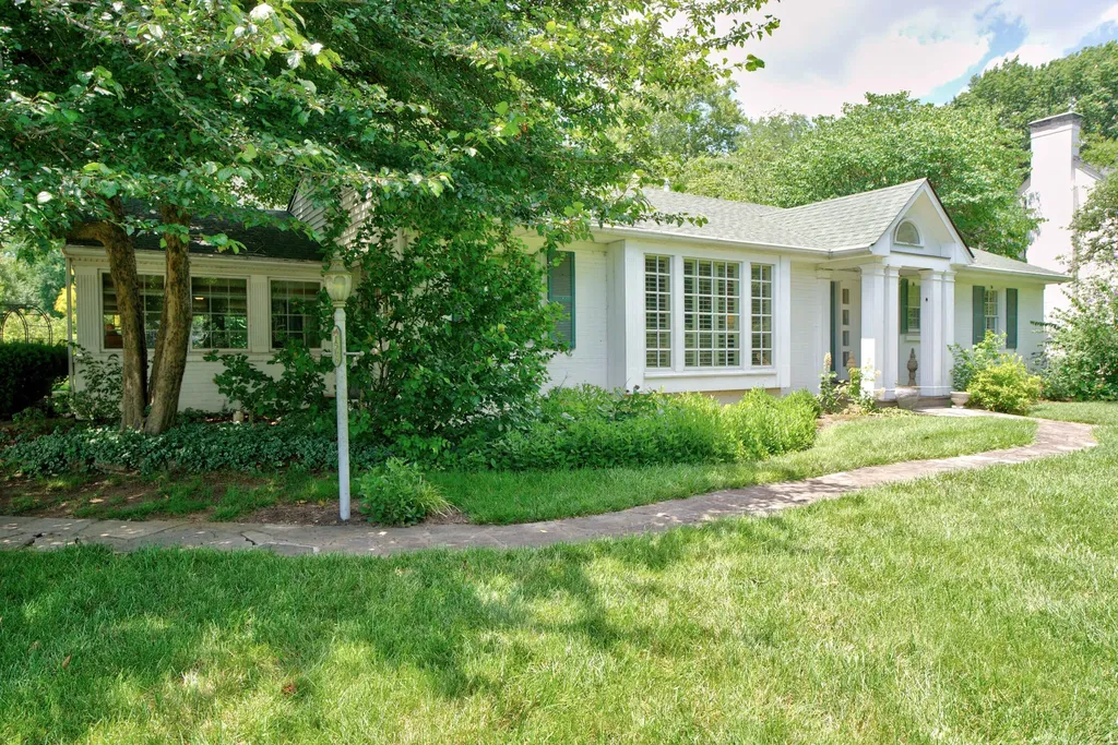 1566 Tates Creek Road Lexington KY 40502