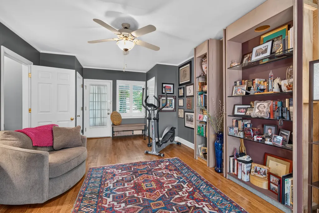 1566 Tates Creek Road Lexington KY 40502