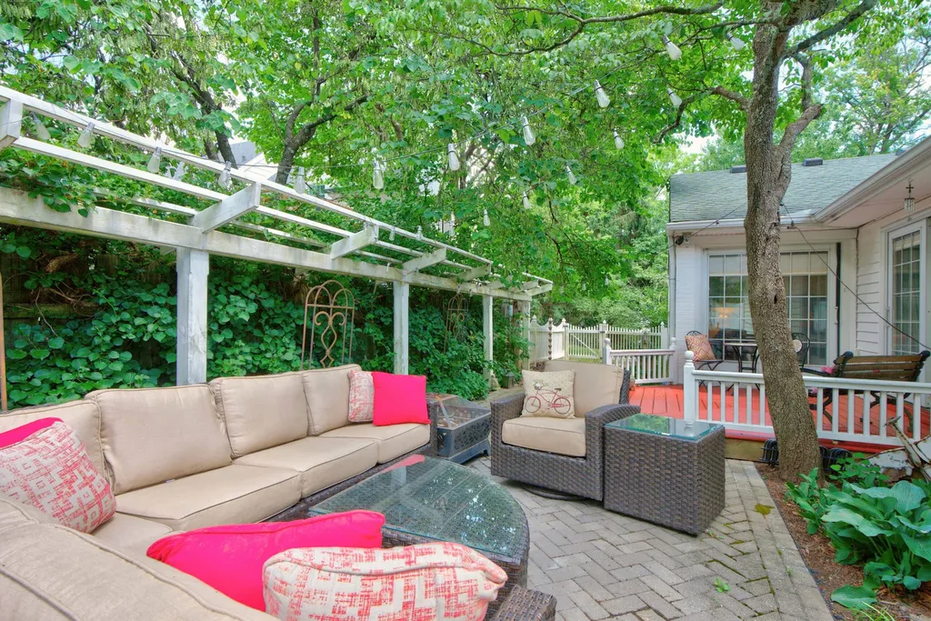 1566 Tates Creek Road Lexington KY 40502
