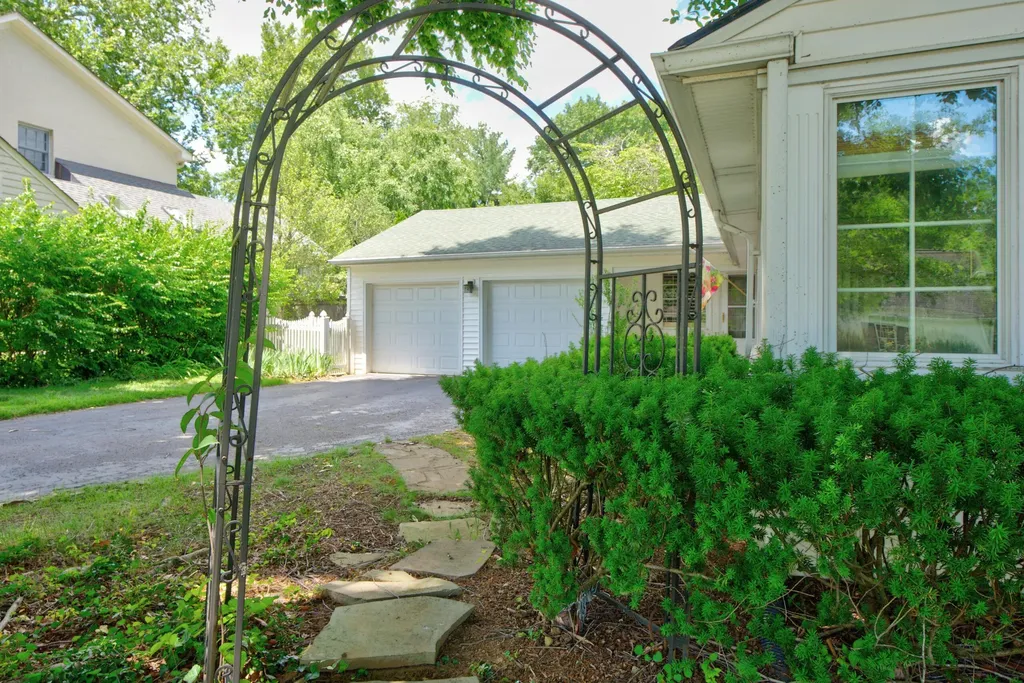 1566 Tates Creek Road Lexington KY 40502