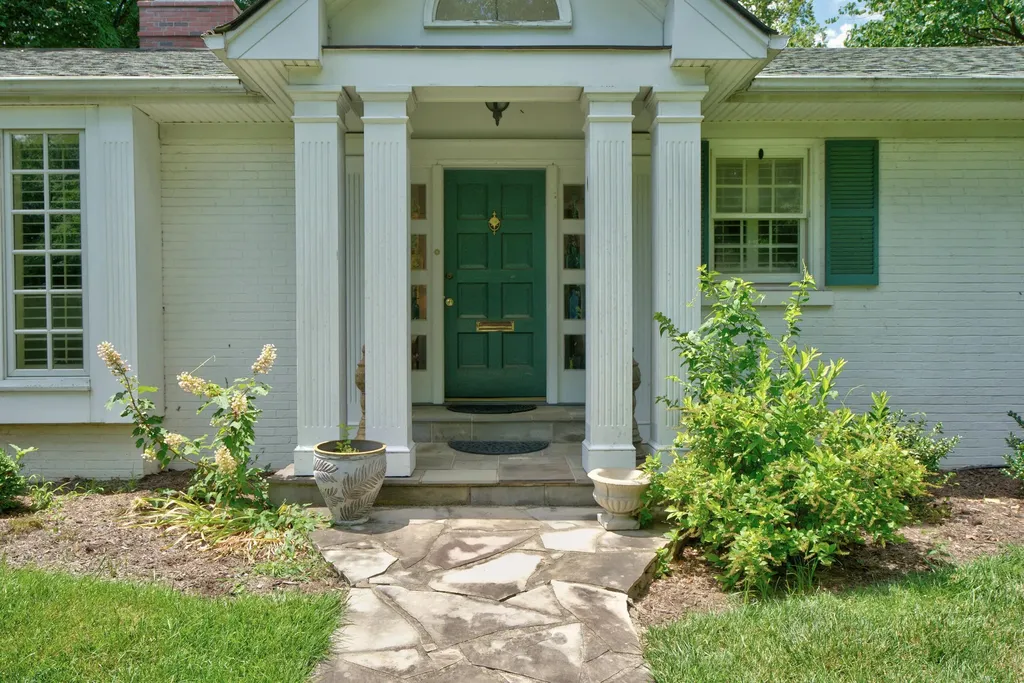 1566 Tates Creek Road Lexington KY 40502