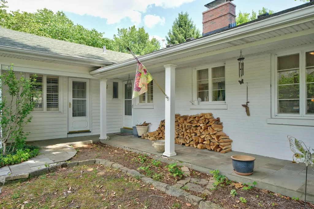 1566 Tates Creek Road Lexington KY 40502