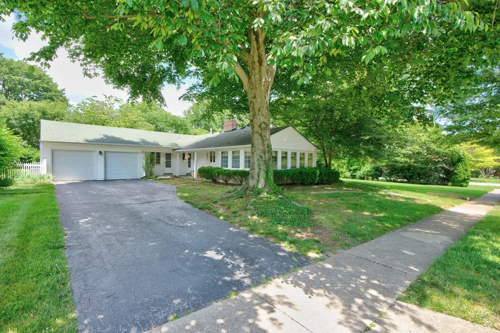 1566 Tates Creek Road Lexington KY 40502