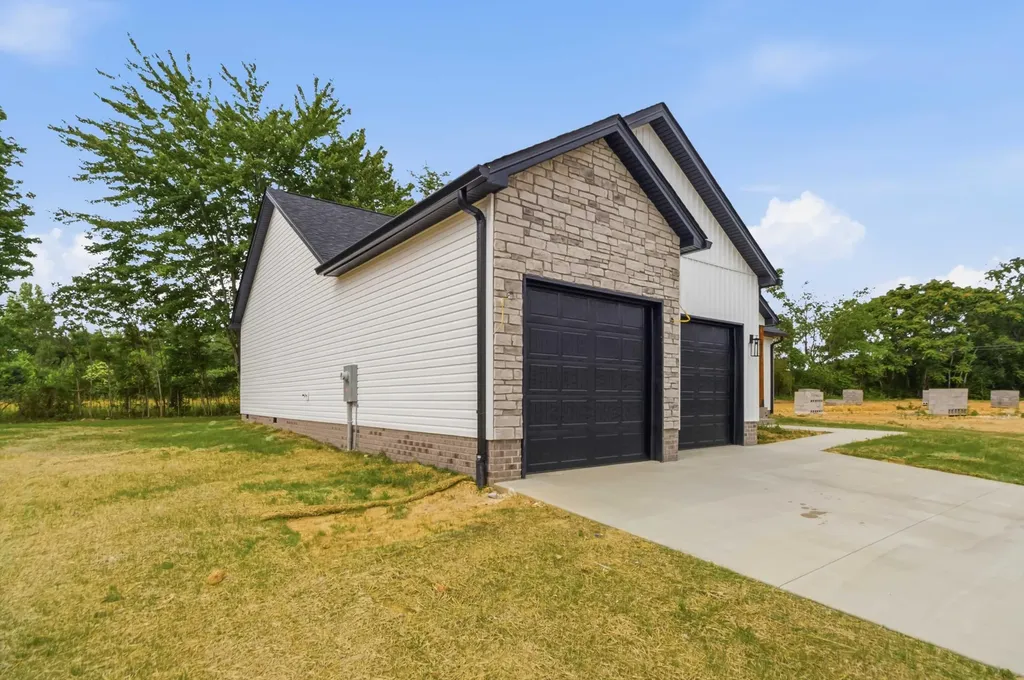 100 Gray Bird Lane London KY 40741
