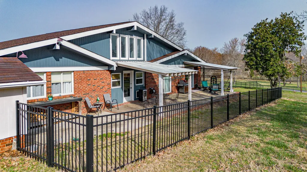 192 Rock Castle Road Gilbertsville KY 42044