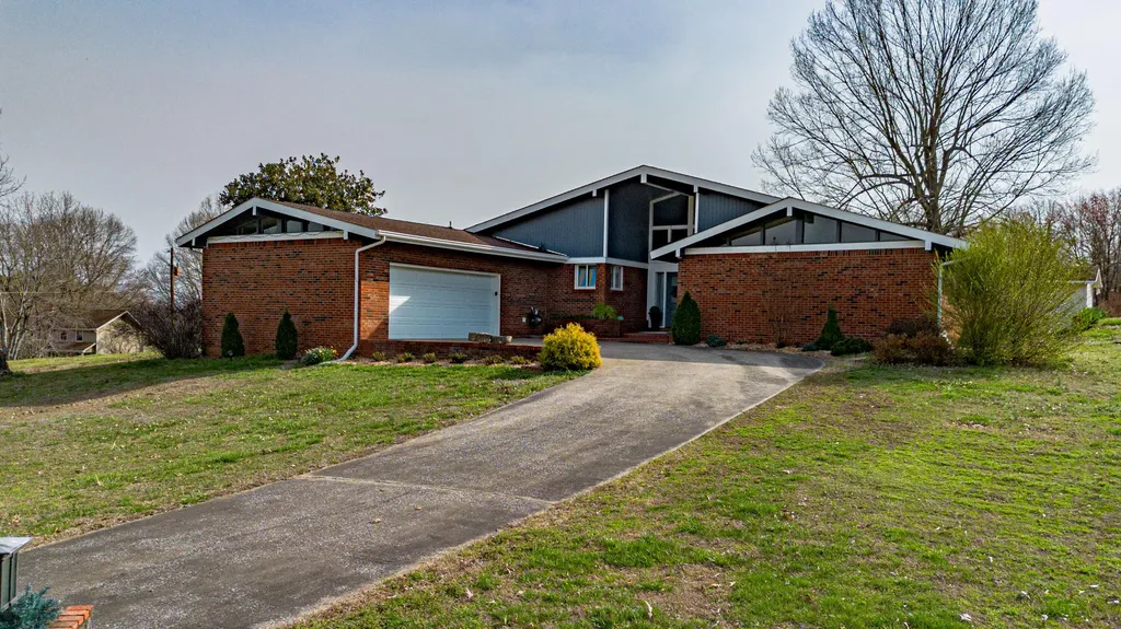 192 Rock Castle Road Gilbertsville KY 42044