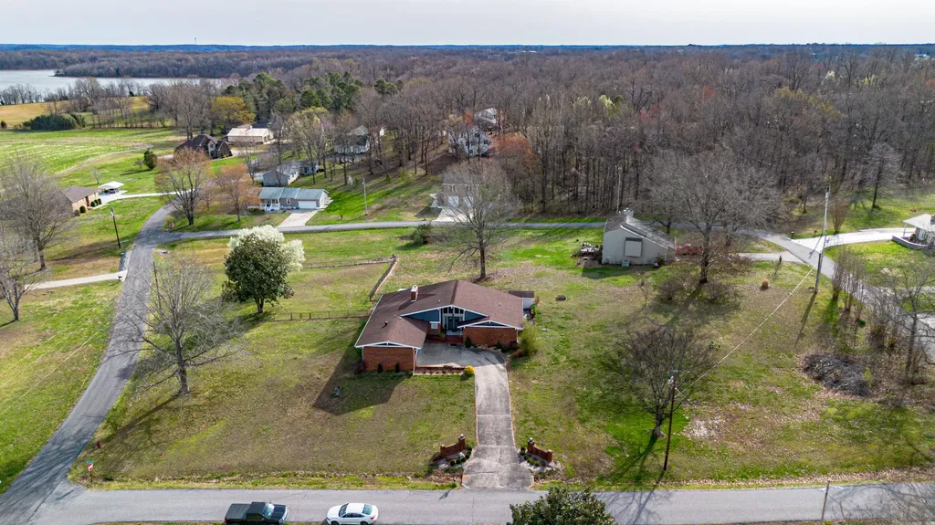 192 Rock Castle Road Gilbertsville KY 42044