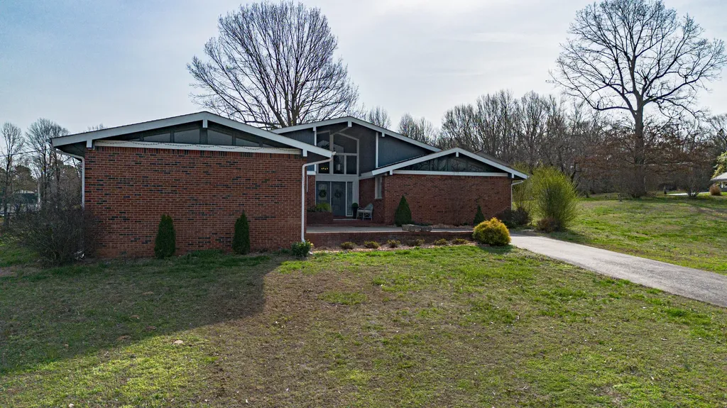 192 Rock Castle Road Gilbertsville KY 42044