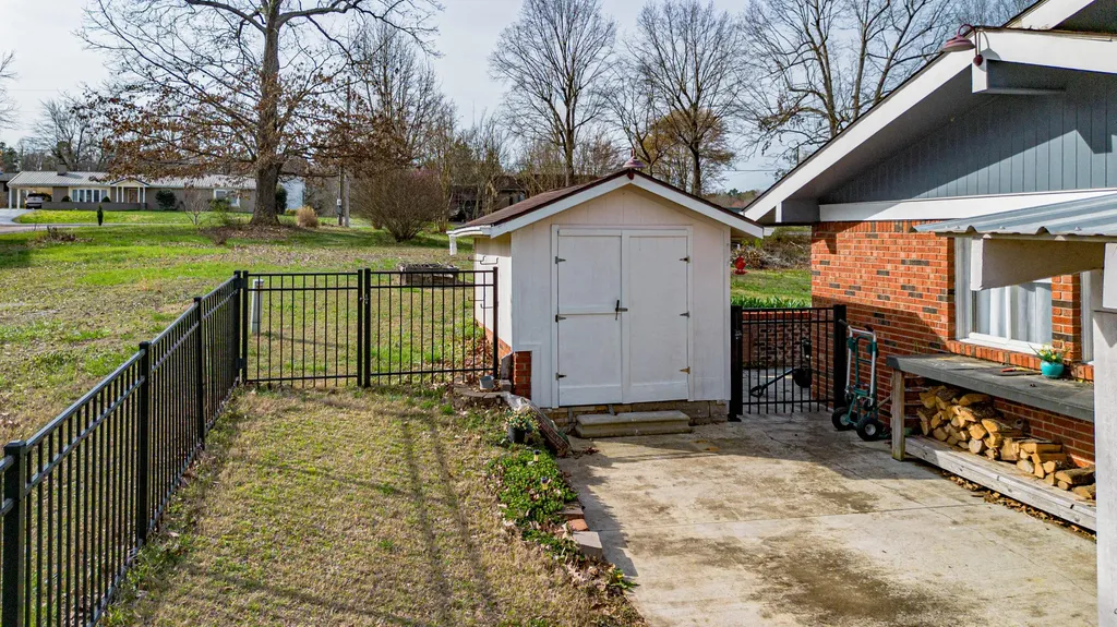 192 Rock Castle Road Gilbertsville KY 42044