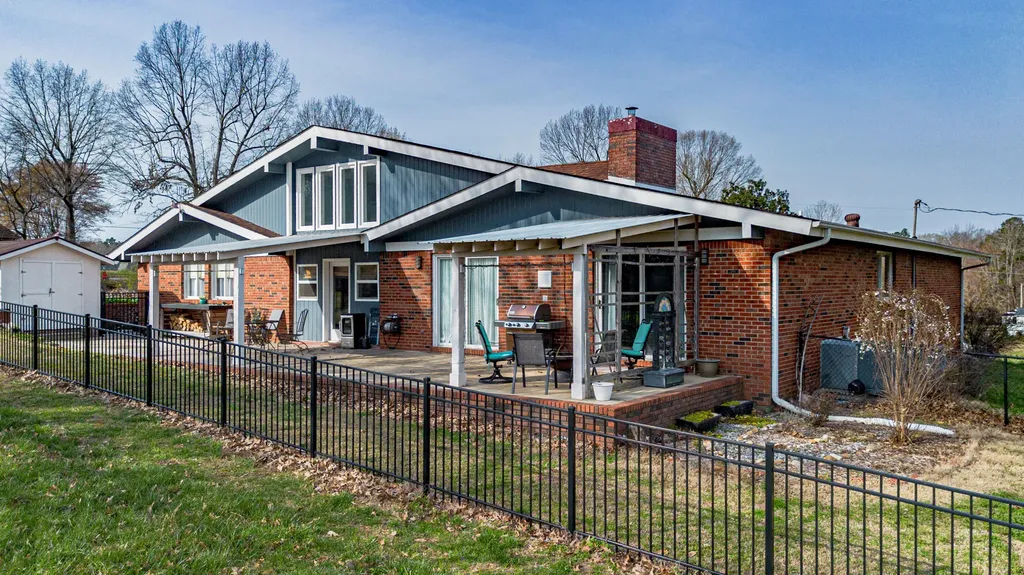 192 Rock Castle Road Gilbertsville KY 42044