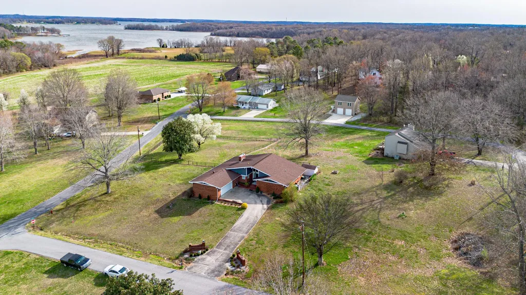 192 Rock Castle Road Gilbertsville KY 42044