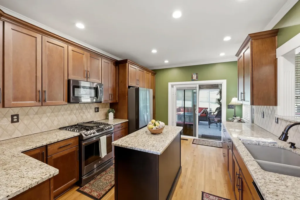 944 Rockbridge Road Lexington KY 40515