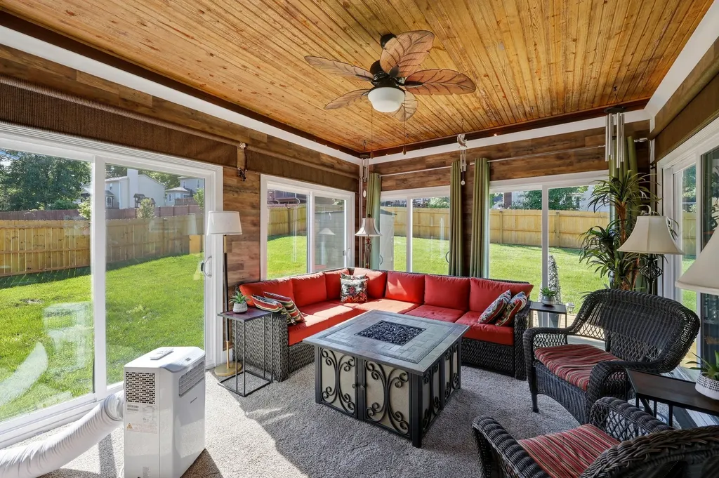 944 Rockbridge Road Lexington KY 40515
