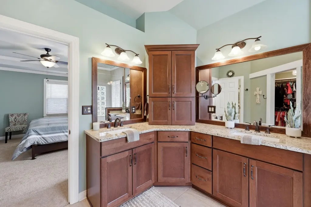 944 Rockbridge Road Lexington KY 40515