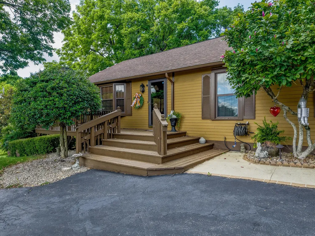 289 Hinkston Pike Mt Sterling KY 40353