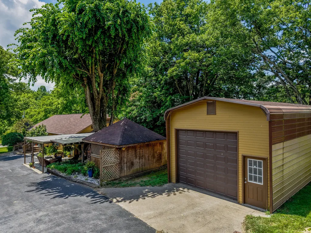 289 Hinkston Pike Mt Sterling KY 40353