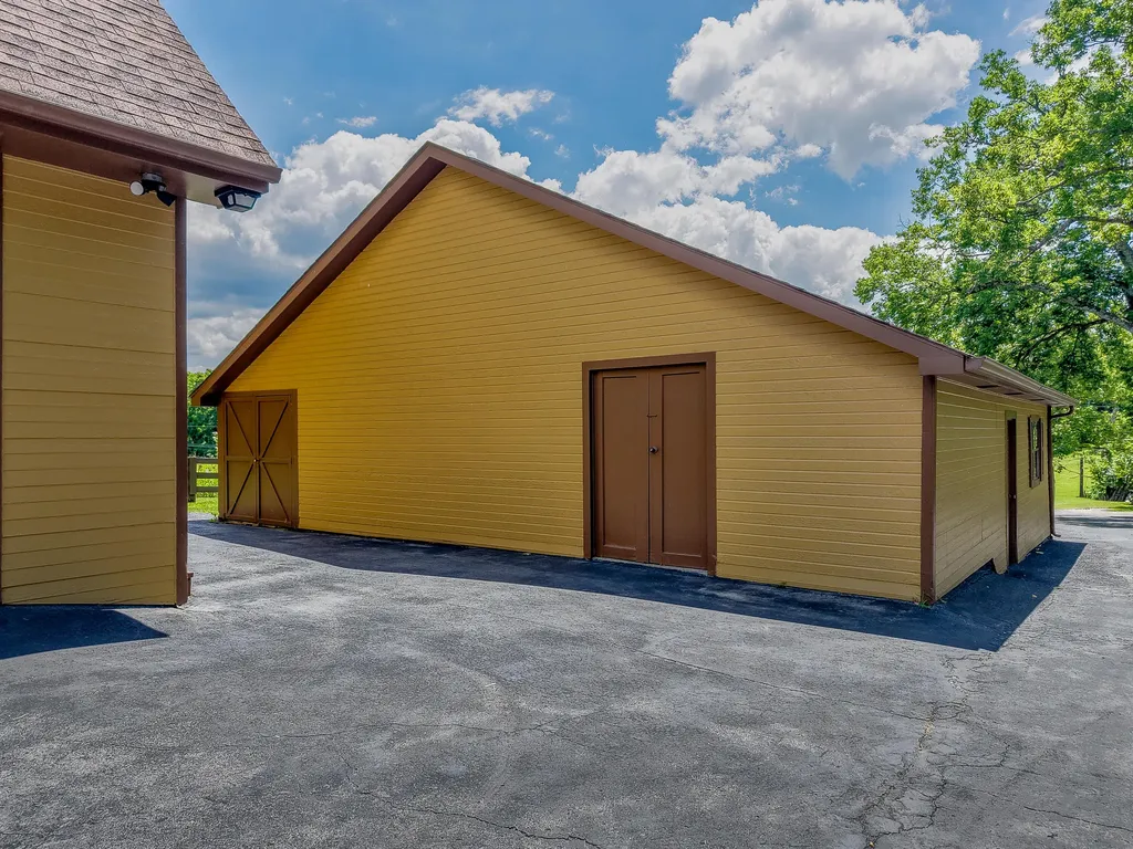 289 Hinkston Pike Mt Sterling KY 40353