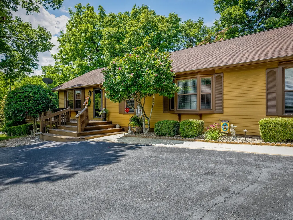 289 Hinkston Pike Mt Sterling KY 40353