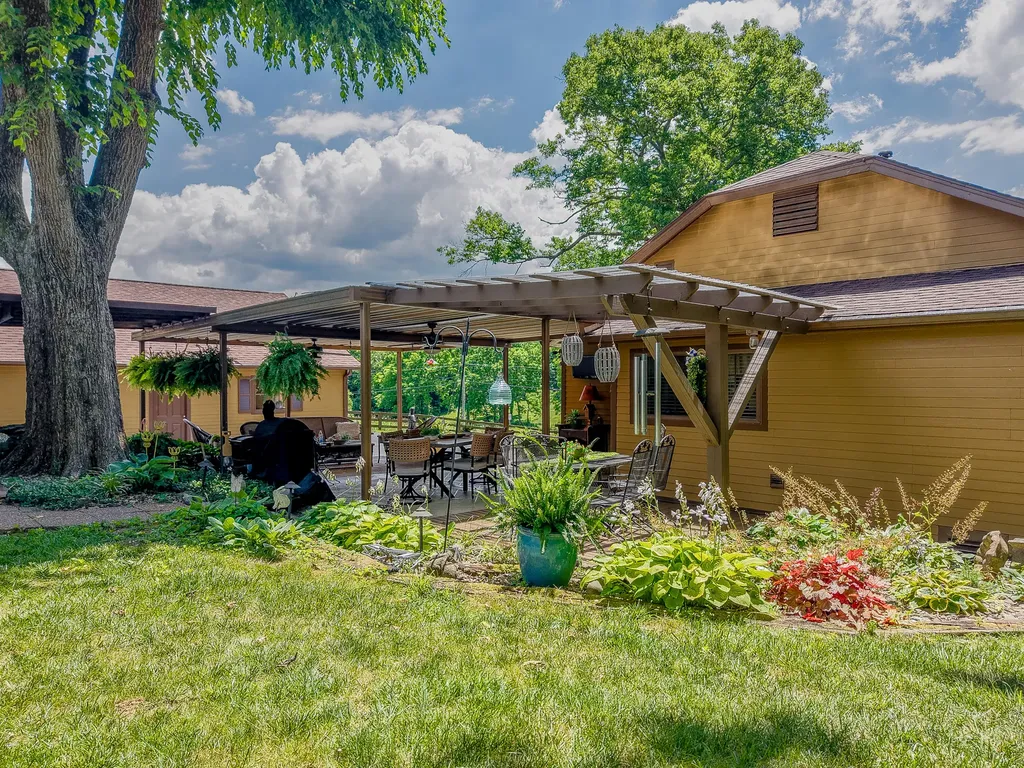 289 Hinkston Pike Mt Sterling KY 40353