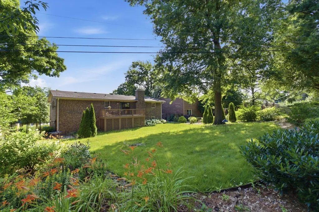 2044 Bamboo Drive Lexington KY 40513
