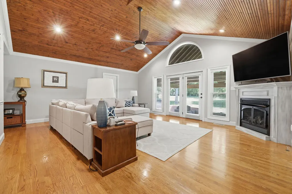 131 Matthew Drive Paducah KY 42001