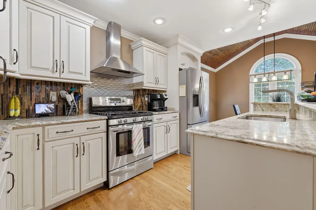 131 Matthew Drive Paducah KY 42001