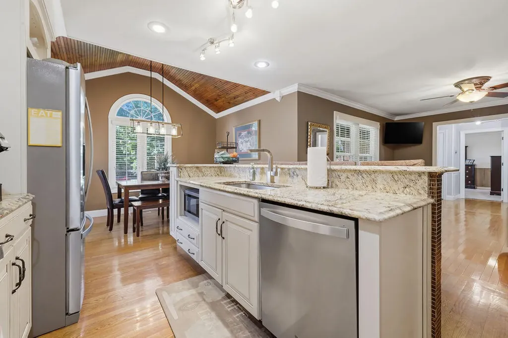 131 Matthew Drive Paducah KY 42001
