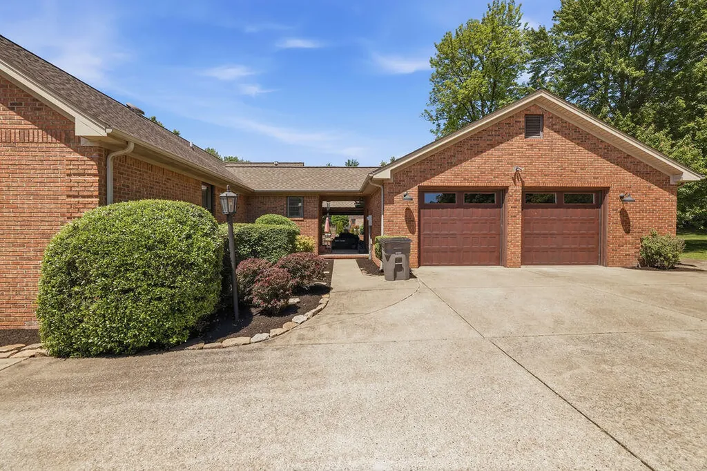 131 Matthew Drive Paducah KY 42001