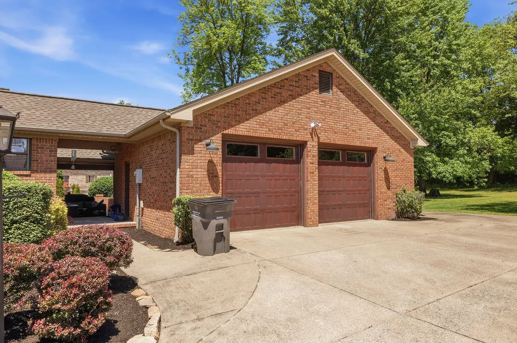 131 Matthew Drive Paducah KY 42001