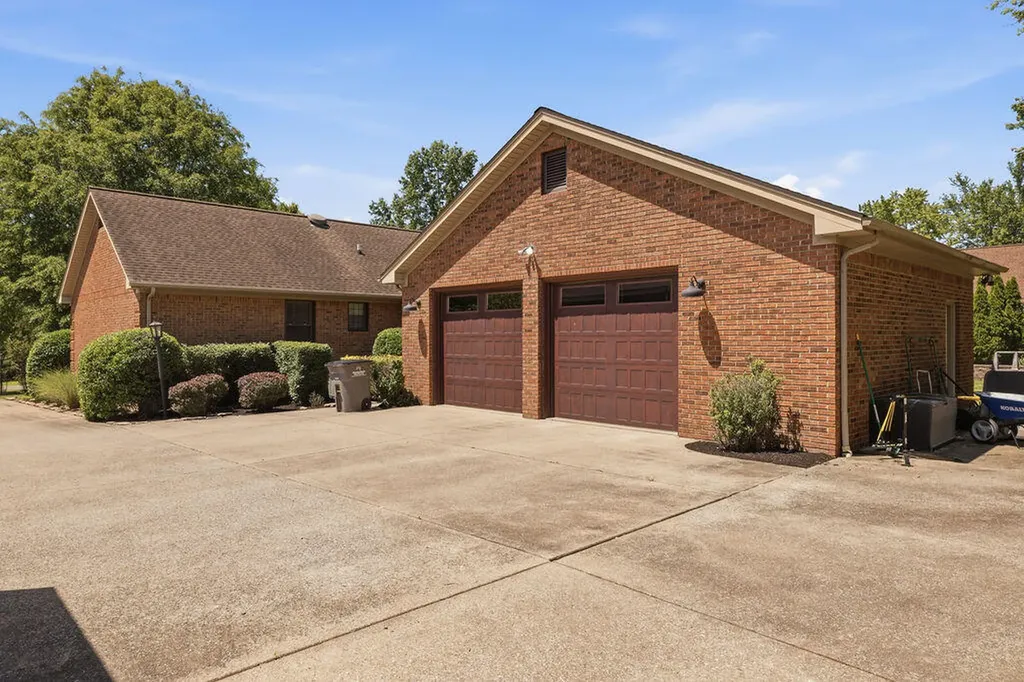131 Matthew Drive Paducah KY 42001