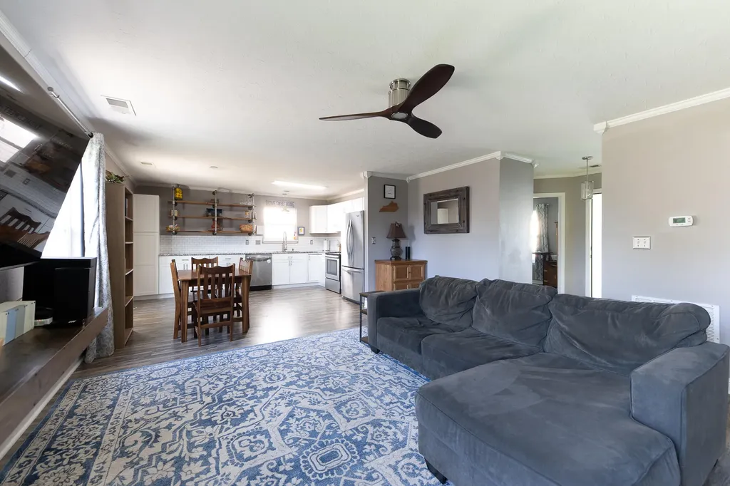 1913 Sandersville Road Lexington KY 40511
