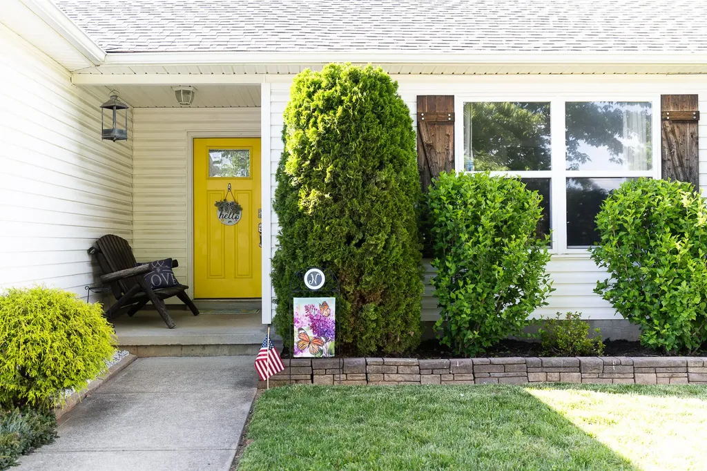1913 Sandersville Road Lexington KY 40511