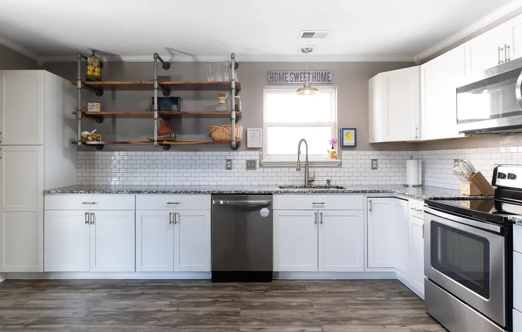 1913 Sandersville Road Lexington KY 40511